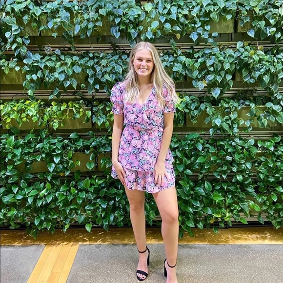 H&M Dresses & Skirts - H&M floral ruffle mini dress